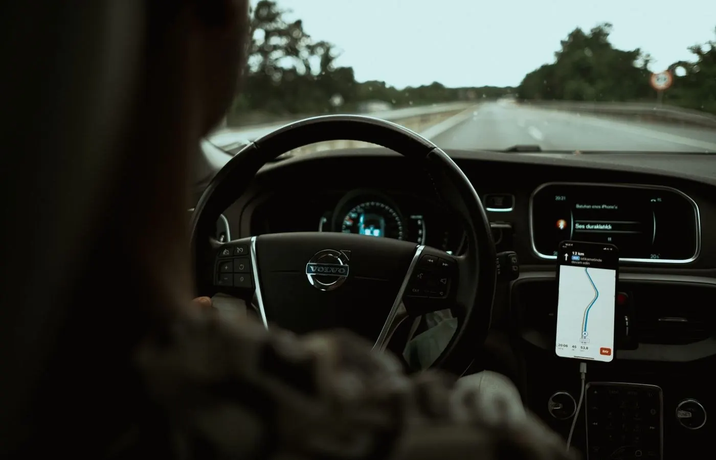 Driver using smartphone navigation while planning a mobile work route