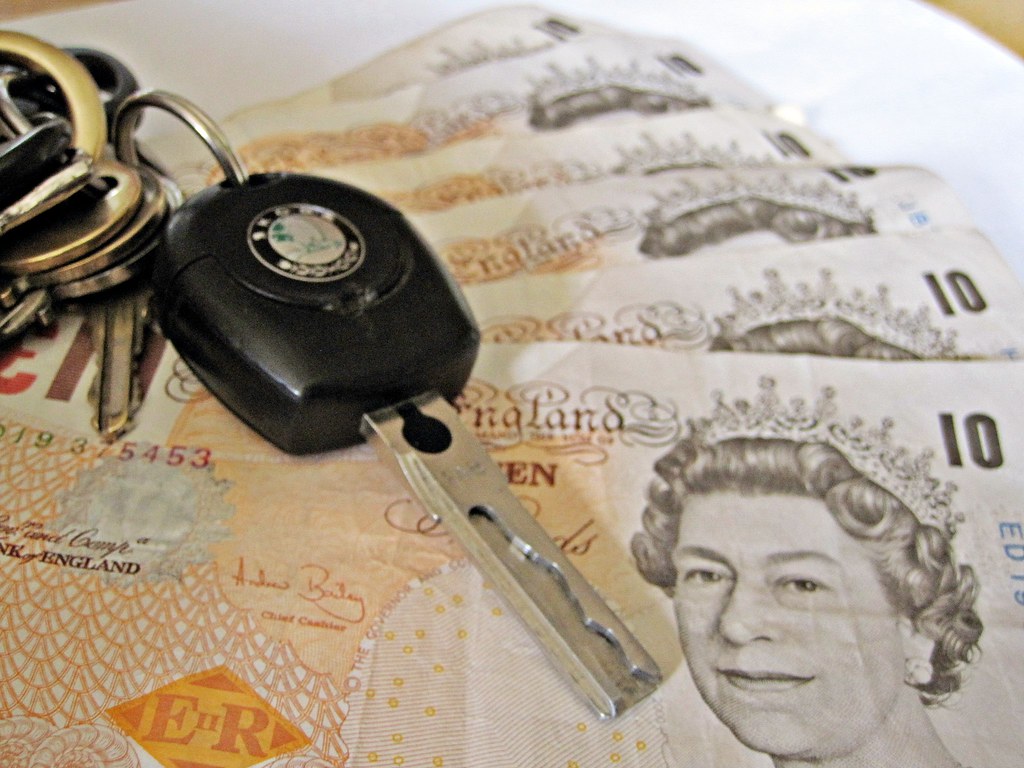 Car keys on British banknotes