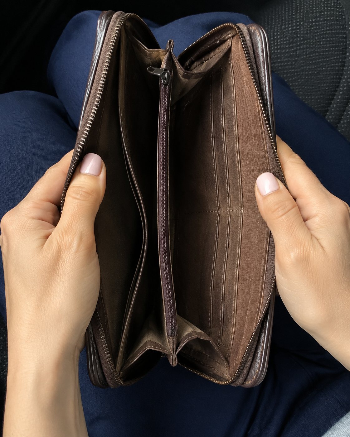 Empty wallet showing the cost of a missed appointment for a mobile chiropodist